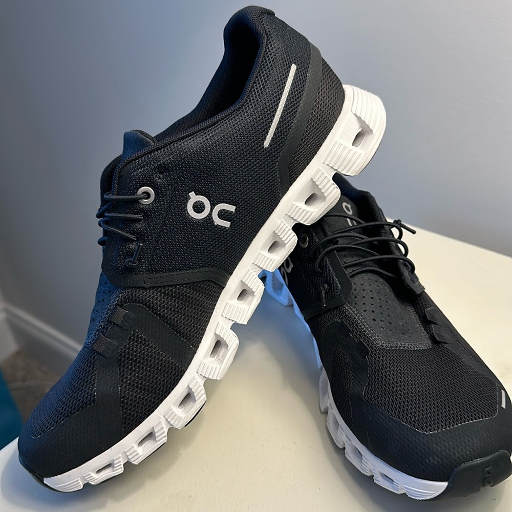 Brand new, never worn onclouds